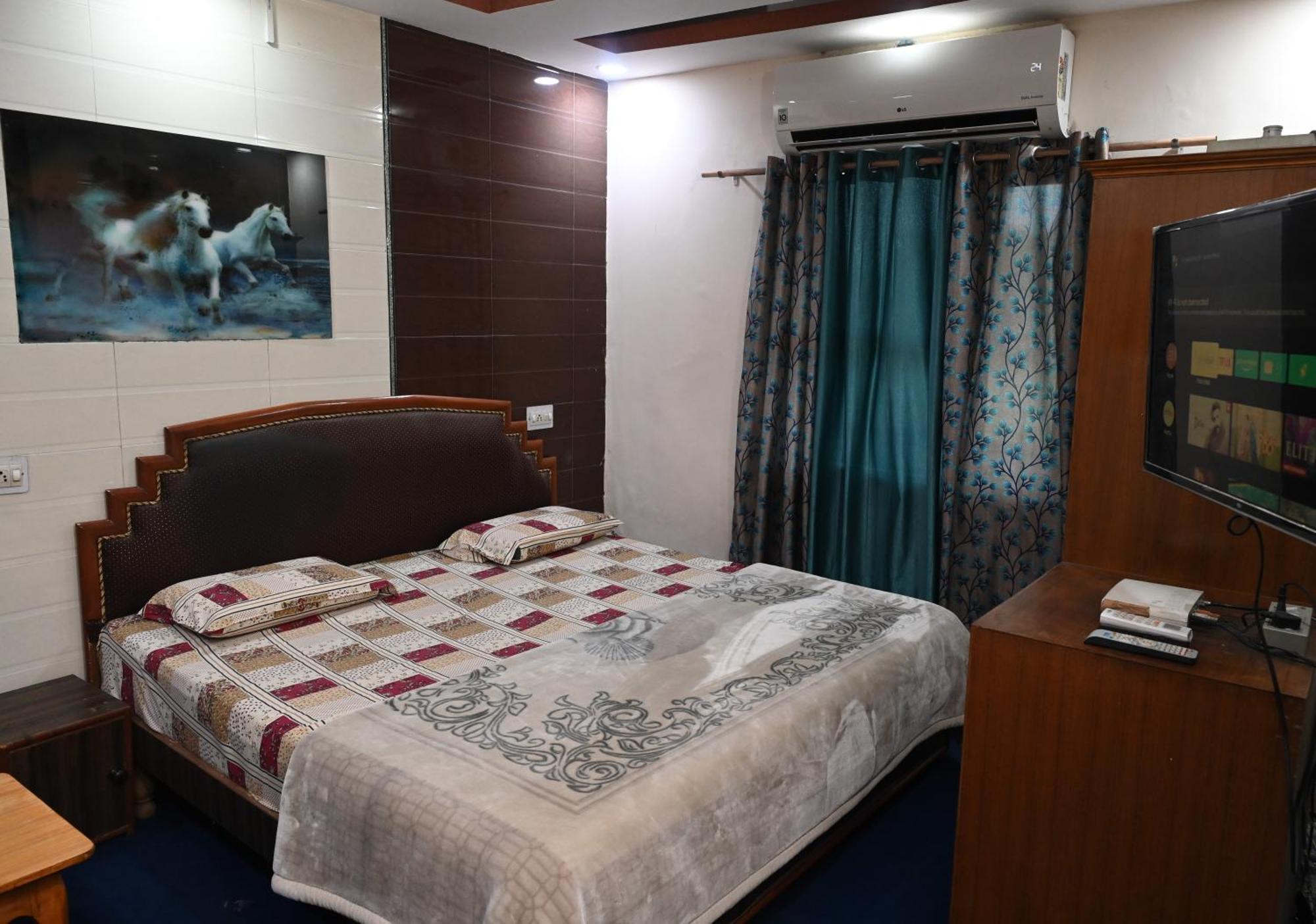 Hotel Sunrise Chandigarh Exterior photo